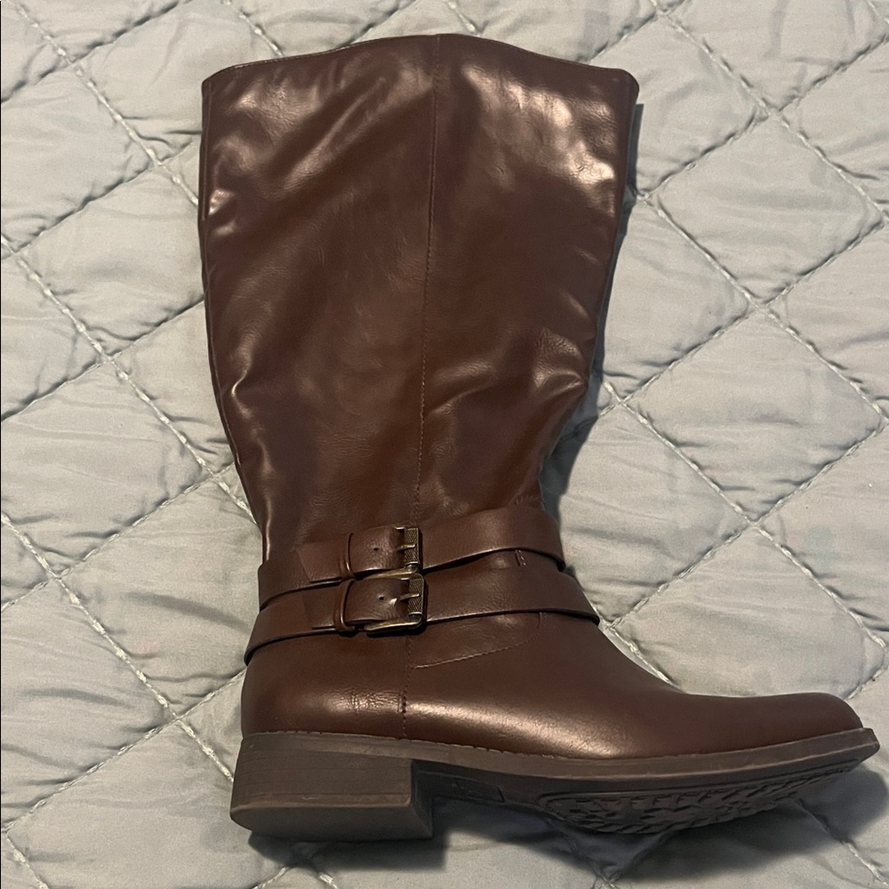 Elegant Brown Heeled Boots